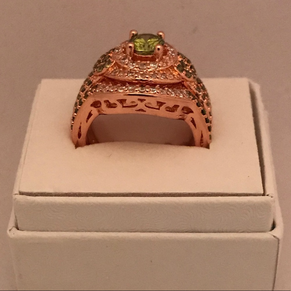 18k Rose Gold Green and White Amethyst Wedding Set - Picture 2 of 4